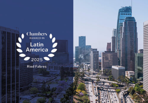 Estamos felices de anunciar que tanto Ried|Fabres Abogados como sus socios fueron reconocidos por la Latin America Guide de Chambers and Partners correspondiente al año 2025, en las áreas de Capital Markets y Corporate/M&A: Highly Regarded.